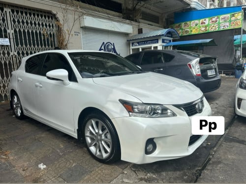 Lexus Ct200h 2012 option Premium ឡានស្អាតណាស់