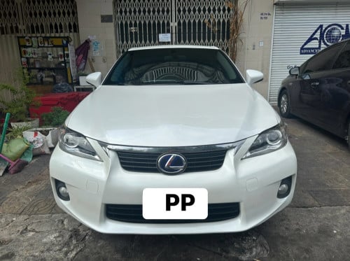Lexus Ct200h 2012 option Premium ឡានស្អាតណាស់