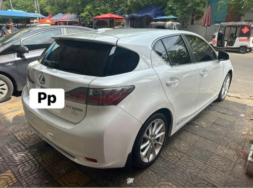 Lexus Ct200h 2012 option Premium ឡានស្អាតណាស់