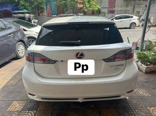Lexus Ct200h 2012 option Premium ឡានស្អាតណាស់