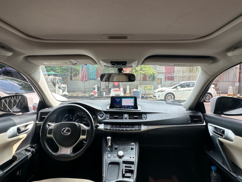 Lexus Ct200h 2012 option Premium ឡានស្អាតណាស់