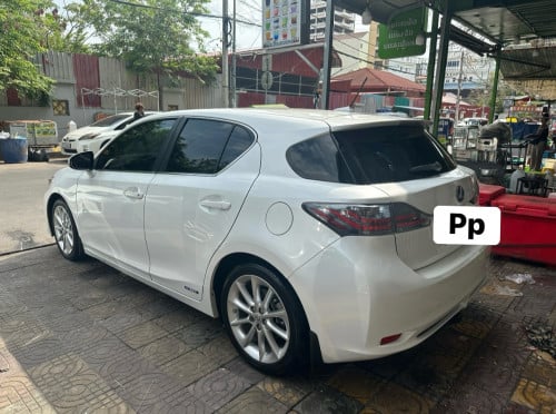 Lexus Ct200h 2012 option Premium ឡានស្អាតណាស់