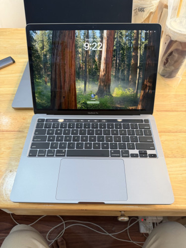 MacBook Pro 2020 13” i7 32G/1T Battery 95%