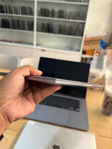 MacBook Pro 2020 13” i7 32G/1T Battery 95%