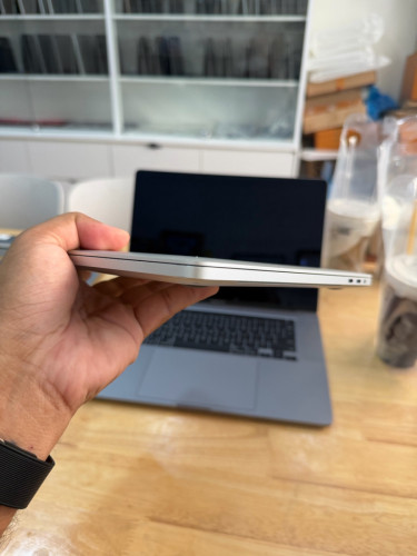 MacBook Pro 2020 13” i7 32G/512G battery 95%