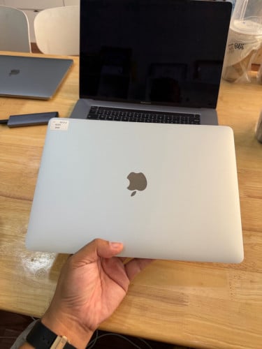MacBook Pro 2020 13” i7 32G/512G battery 95%