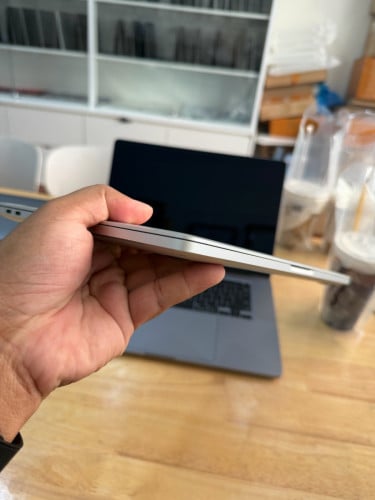 MacBook Pro 2020 13” i7 32G/512G battery 95%