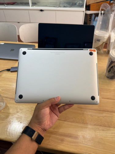 MacBook Pro 2020 13” i7 32G/512G battery 95%