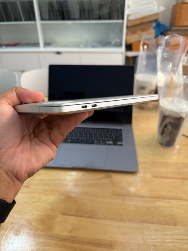 MacBook Pro 2020 13” i7 32G/512G battery 95%