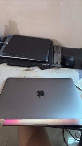 MacBooks Pro 2017 Touch Bar 256GB លក់នឹងវៃដូ Gaming Laptop