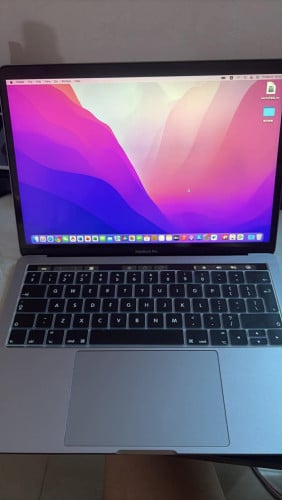 MacBooks Pro 2017 Touch Bar 256GB លក់នឹងវៃដូ Gaming Laptop