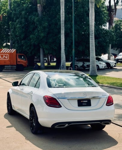 Mercedes Benz C-Class C300 2015