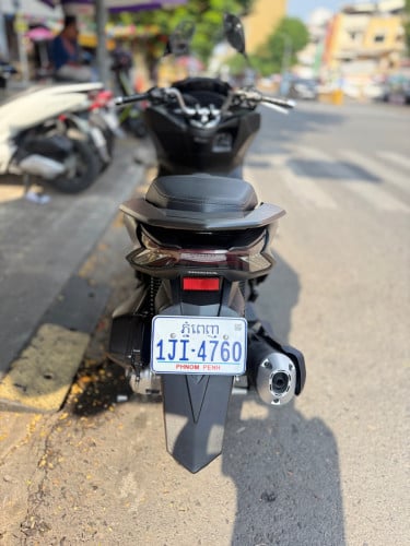PCX 2022. ពណ៍ខ្មៅ​ ក្រុមហ៊ុន​ នៅស្អាត017 8888 25. 070 6666 16