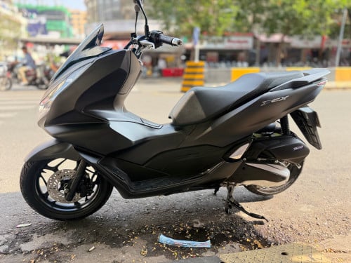PCX 2022. ពណ៍ខ្មៅ​ ក្រុមហ៊ុន​ នៅស្អាត017 8888 25. 070 6666 16