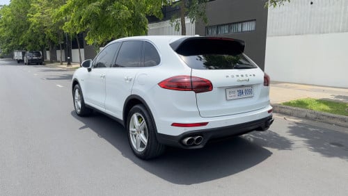 Porsche Cayenne S សាំង Hybrid 2015 full លក់ 24500$ចចារ ចង់បង់រំលោះក៏បាន