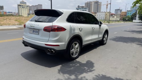 Porsche Cayenne S សាំង Hybrid 2015 full លក់ 24500$ចចារ ចង់បង់រំលោះក៏បាន