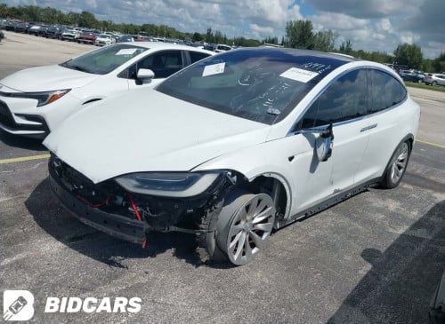 Tesla Model X 2018 កៅអី​3ជួរ​ បេីក​ស្លាប​ អេក្រង់​ធំ​បញ្ឈរ​ ទំនេីបណាស់