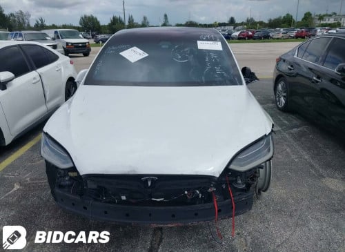 Tesla Model X 2018 កៅអី​3ជួរ​ បេីក​ស្លាប​ អេក្រង់​ធំ​បញ្ឈរ​ ទំនេីបណាស់