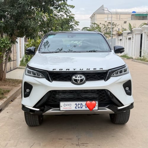 Toyota Fortuner legender 025