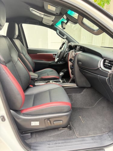 Toyota Fortuner legender 025