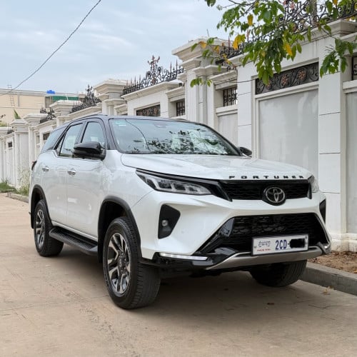 Toyota Fortuner legender 025