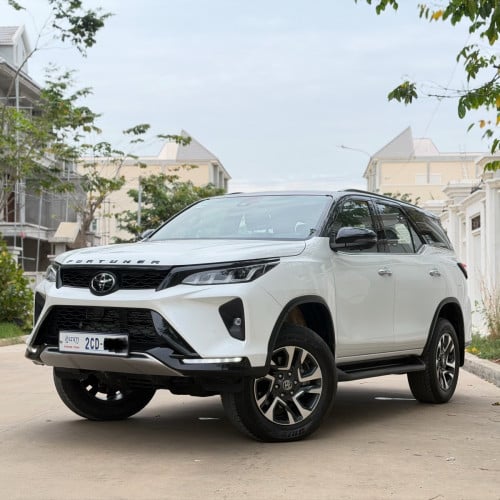 Toyota Fortuner legender 025
