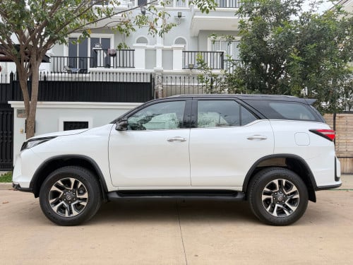 Toyota Fortuner legender 025