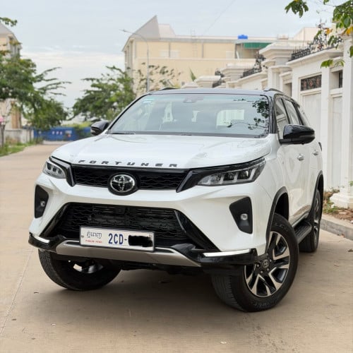 Toyota Fortuner legender 025
