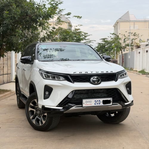 Toyota Fortuner legender 025