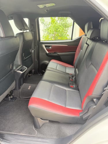 Toyota Fortuner legender 025