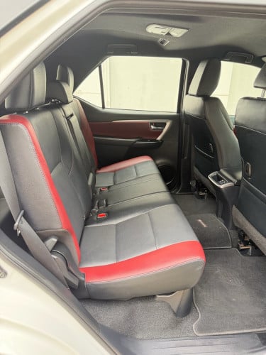 Toyota Fortuner legender 025