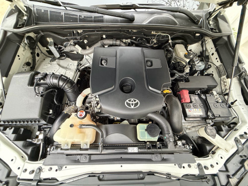 Toyota Fortuner legender 025
