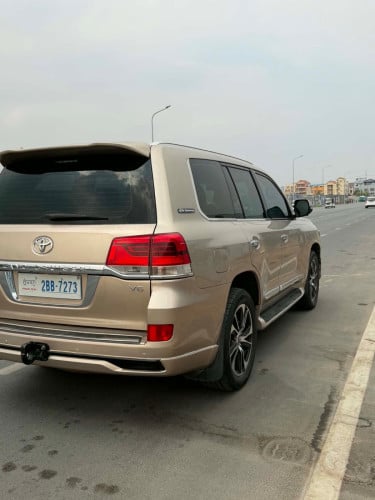 Toyota Landcruiser year 2011