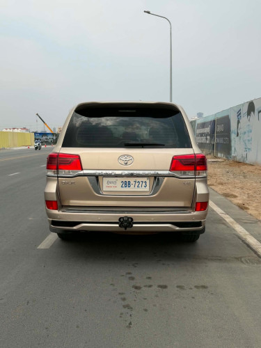 Toyota Landcruiser year 2011