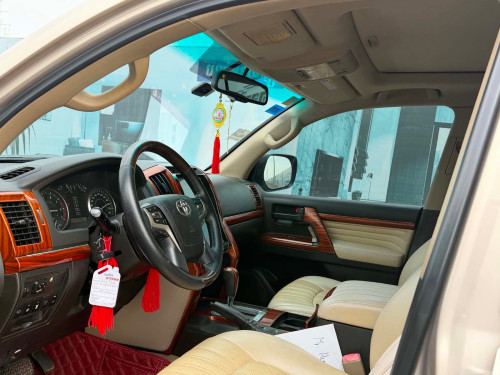 Toyota Landcruiser year 2011