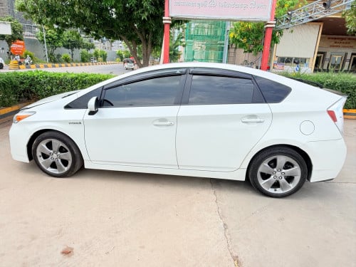Toyota Prius 2013 option 3 persona series