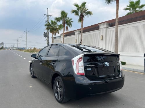 Toyota Prius  Years: 2013 Option: Persona