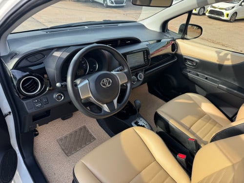 Toyota Vitz 2014 Smart key🗝️