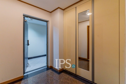 ❗️#URGENTSALE❗️3-Bedroom Condo -📍De Castle Noblesse, Phnom Penh