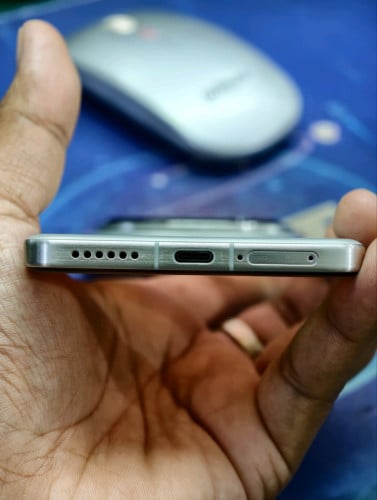 Vivo x200pro CHRam 16Memory 512ស្នាមLen zoomតិចដូចនិងក្នុងរូប តែថតច្បាស់ធម្មតាមិនដែលធ្លាក់