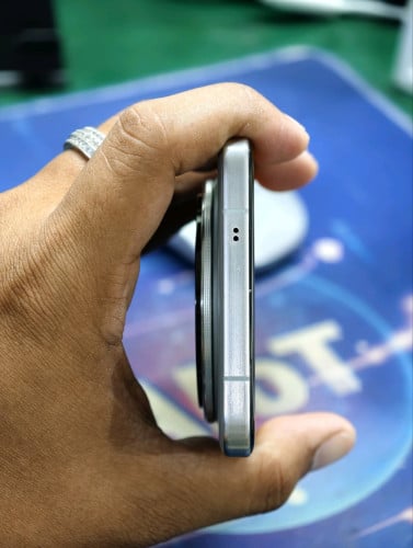Vivo x200pro CHRam 16Memory 512ស្នាមLen zoomតិចដូចនិងក្នុងរូប តែថតច្បាស់ធម្មតាមិនដែលធ្លាក់