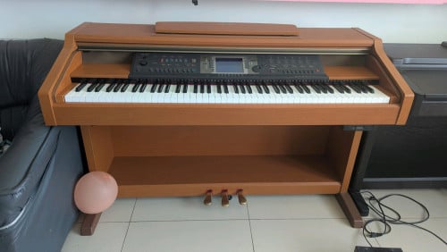 Yamaha Clavinova CVP-204