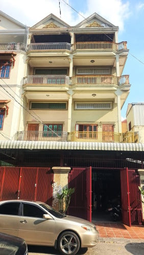 ផ្ទះលក់​បន្ទាន់​​ នៅសន្ធរម៉ុក
