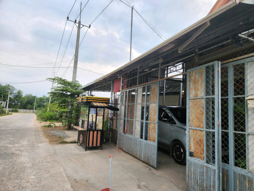 ផ្ទះជាន់ផ្ទាល់ដី