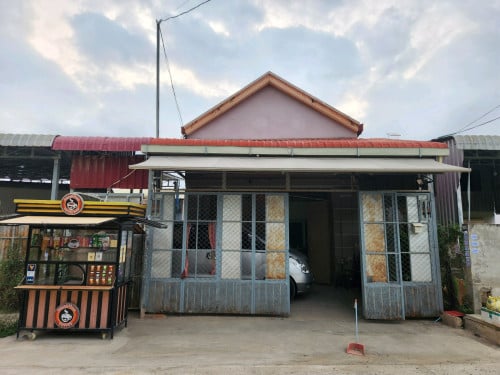 ផ្ទះជាន់ផ្ទាល់ដី