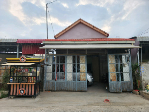ផ្ទះជាន់ផ្ទាល់ដី
