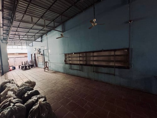 ដី និង ហាងសម្រាប់ជួល