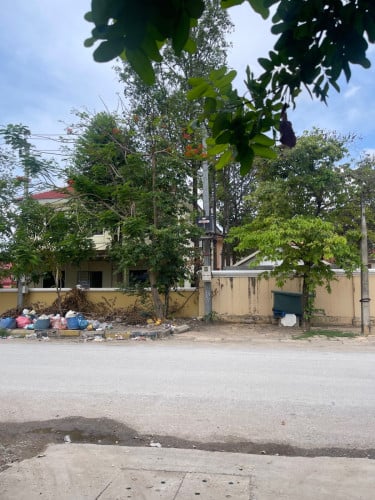 ដី នឹងផ្ទះលក់ជិតសាលាខេត្តបាត់ដំបង
