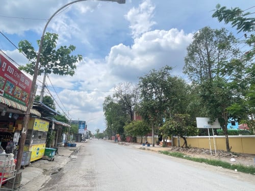 ដី នឹងផ្ទះលក់ជិតសាលាខេត្តបាត់ដំបង