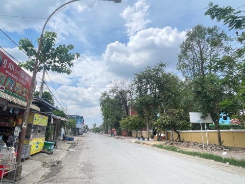 ដី នឹងផ្ទះលក់ជិតសាលាខេត្តបាត់ដំបង
